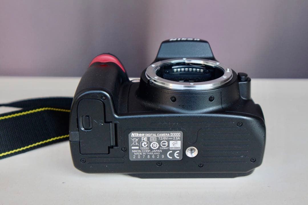 Nikon D3000 動作品　充電器付