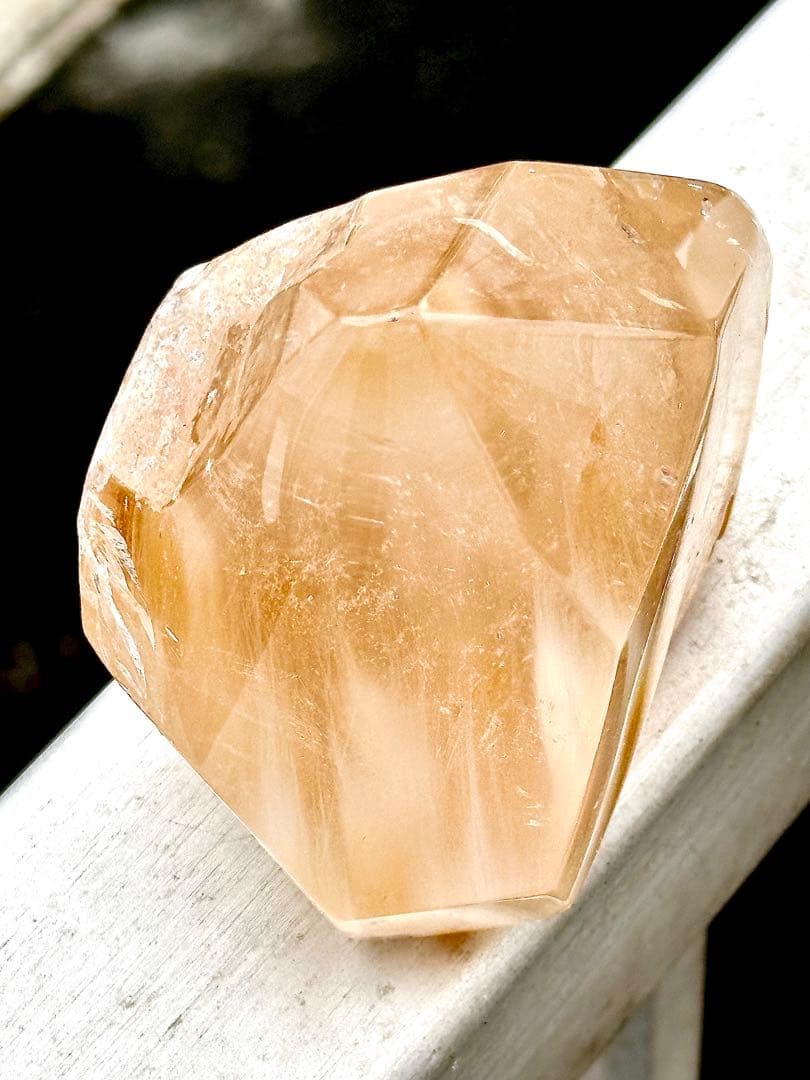 美しいラビットファー　サゲニティック　原石