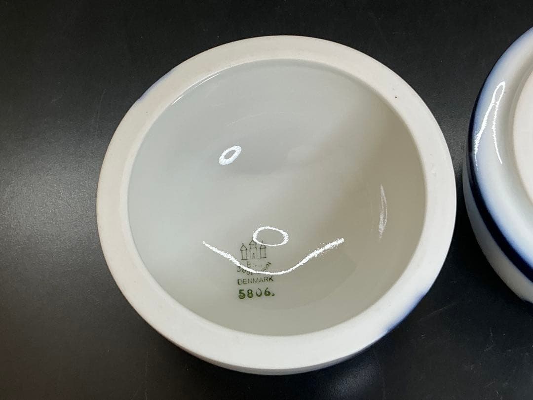 ビングオーグレンダール 白磁 コバルト 蓋物 ラウンドボックス