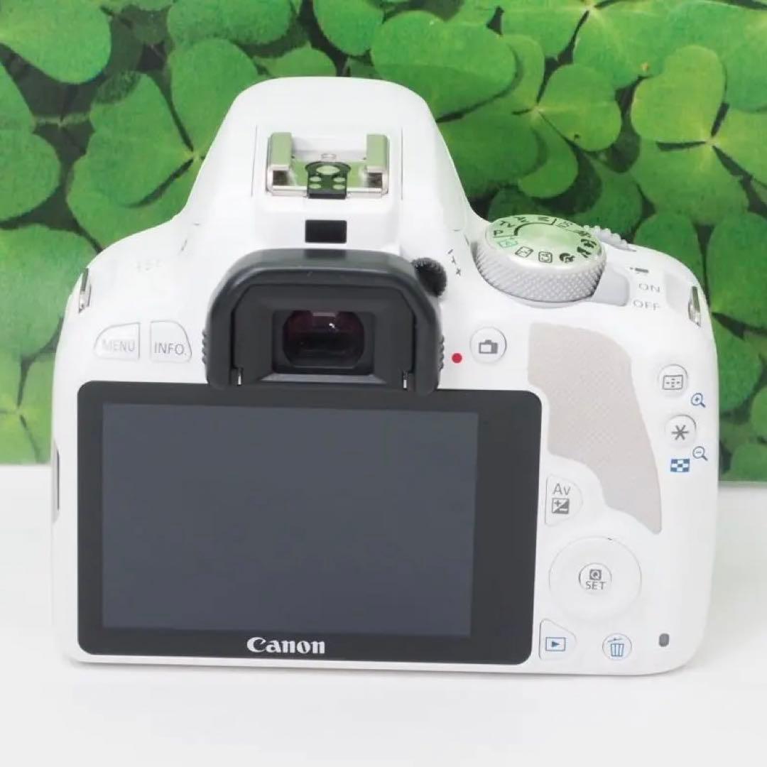 【美品】スマホへ転送も可能❤️希少な白 キャノンKissX7❤️標準レンズセット