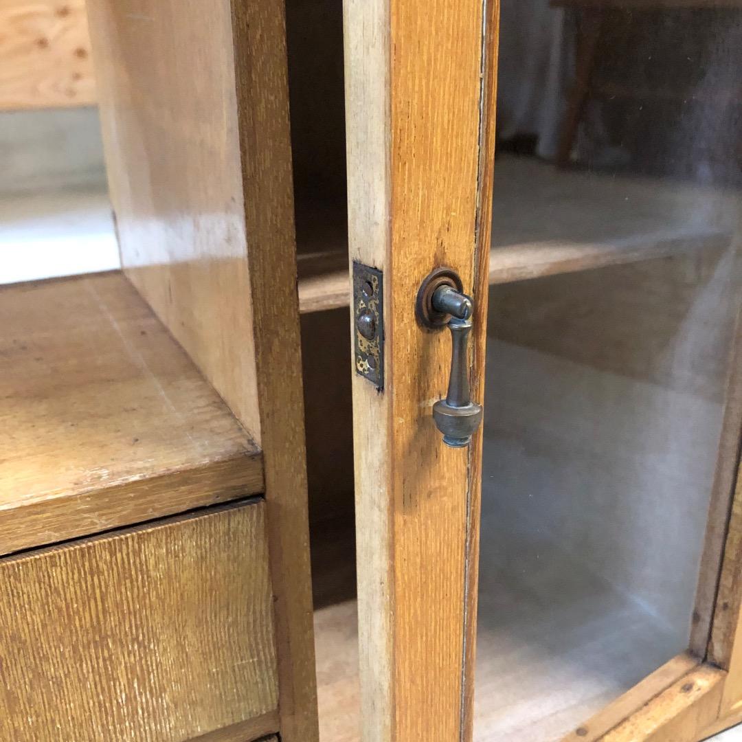 昭和レトロ　ウッドラック　木製棚　ガラス戸　飾り棚　引出付き収納　ディスプレイ