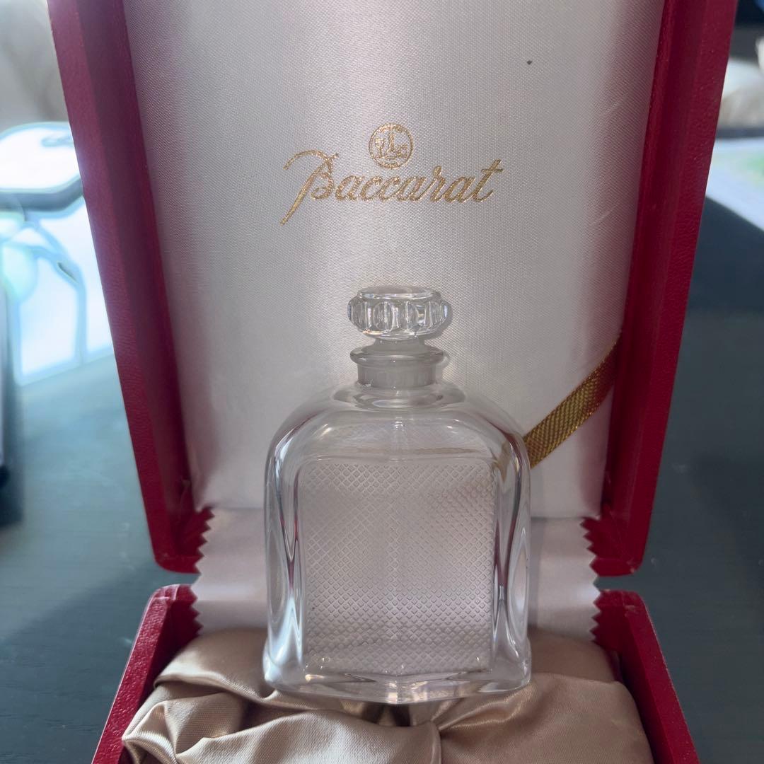 オールドバカラの香水瓶
