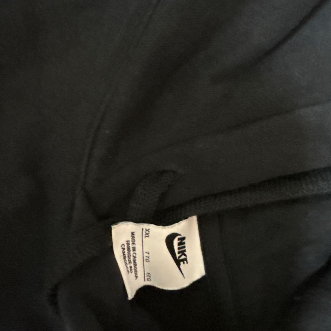 リヴァプール　ナイキ　パーカー　定価21000円　限定特価