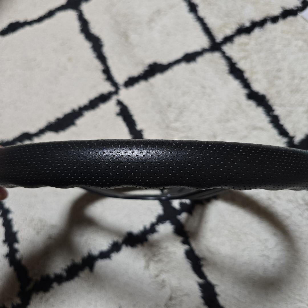 ナルディ　ステアリング　ハンドル　パンチングレザー　レットステッチ