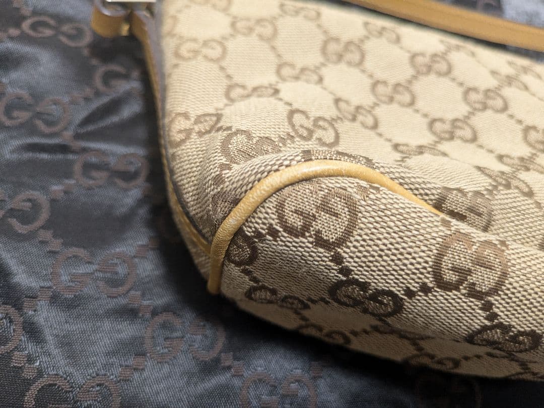 GUCCI アクセサリーポーチ　GG柄　バッグ