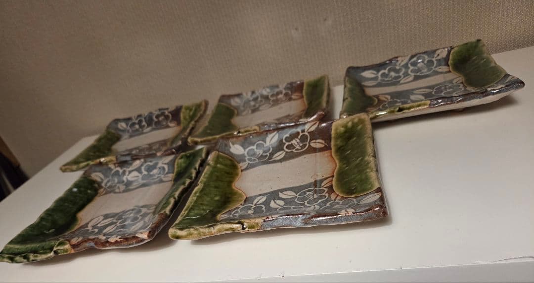 織部 玉山窯 玉置保夫 四角皿 脚付 椿 四方皿