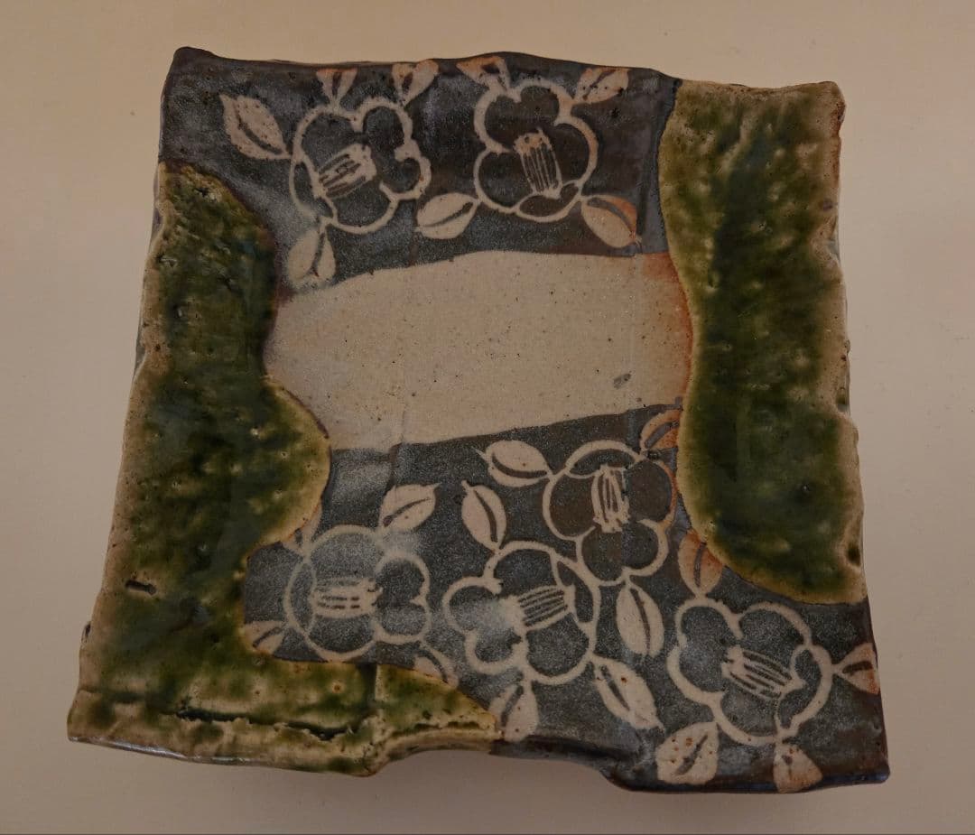 織部 玉山窯 玉置保夫 四角皿 脚付 椿 四方皿