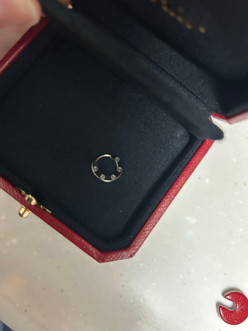 カルティエ LOVE シングルピアス　18金ホワイトゴールド　片面ダイヤモンド