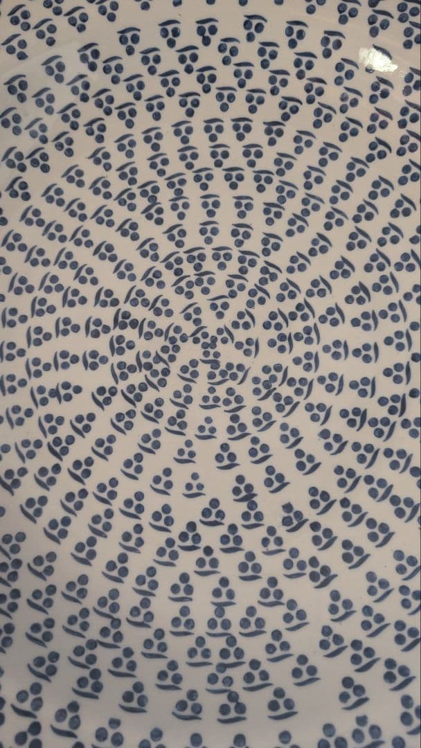 大皿 菊水作 置物　花梨（かりん）皿台付青い渦巻き模様の大皿