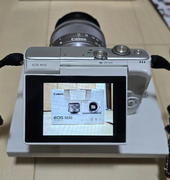 Canon EOS M10 キャノン　EF-M 15-45mm IS STM