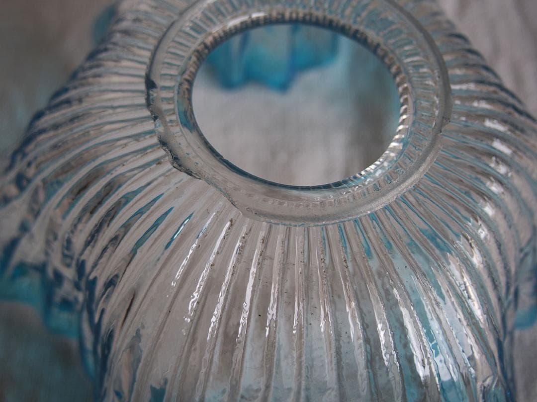 青いフリルの縁取 ガラス ランプシェード 18.6cm ハンドメイド/K295