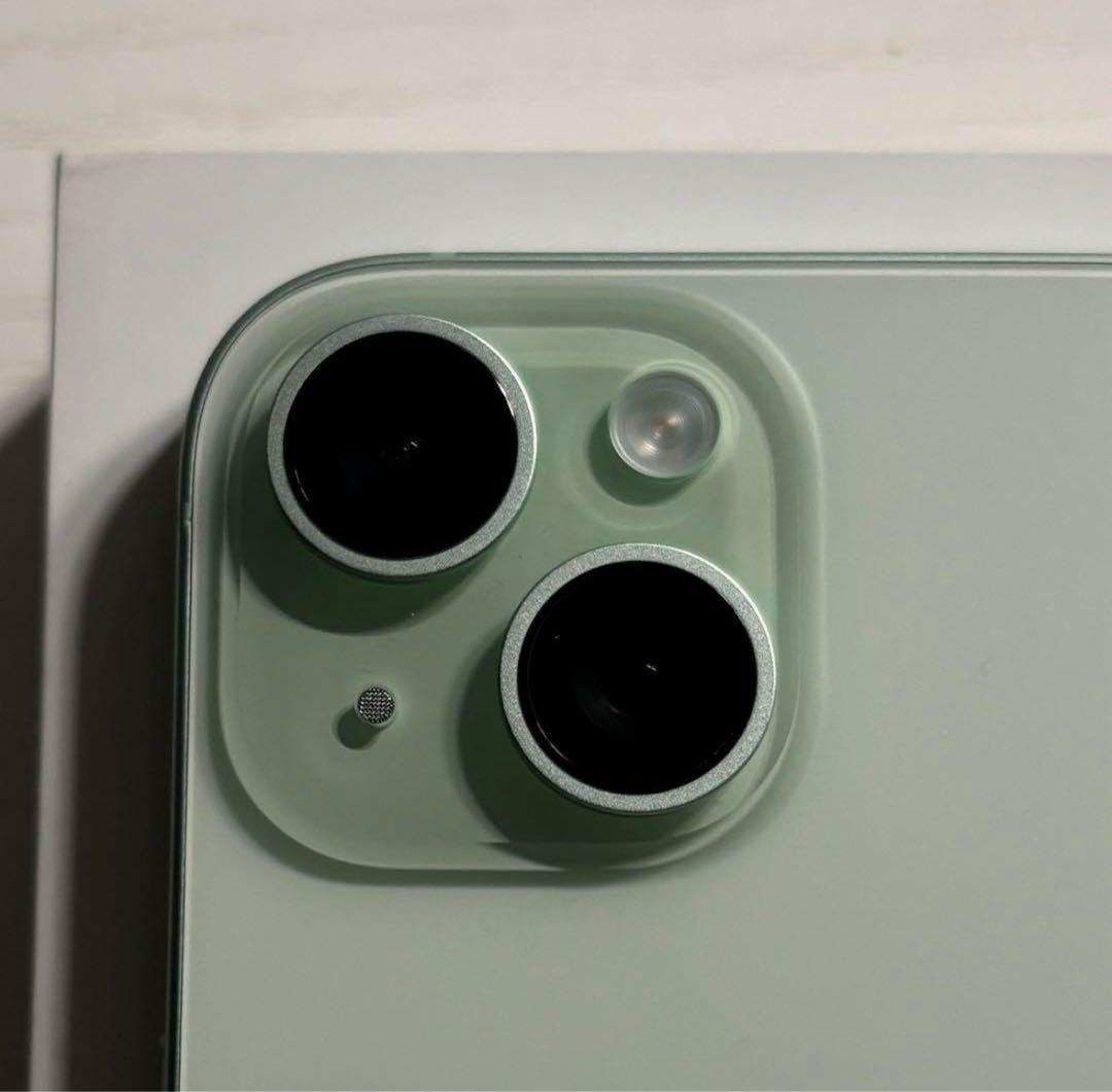 iPhone 15 256GB グリーン SIMフリー 極美品