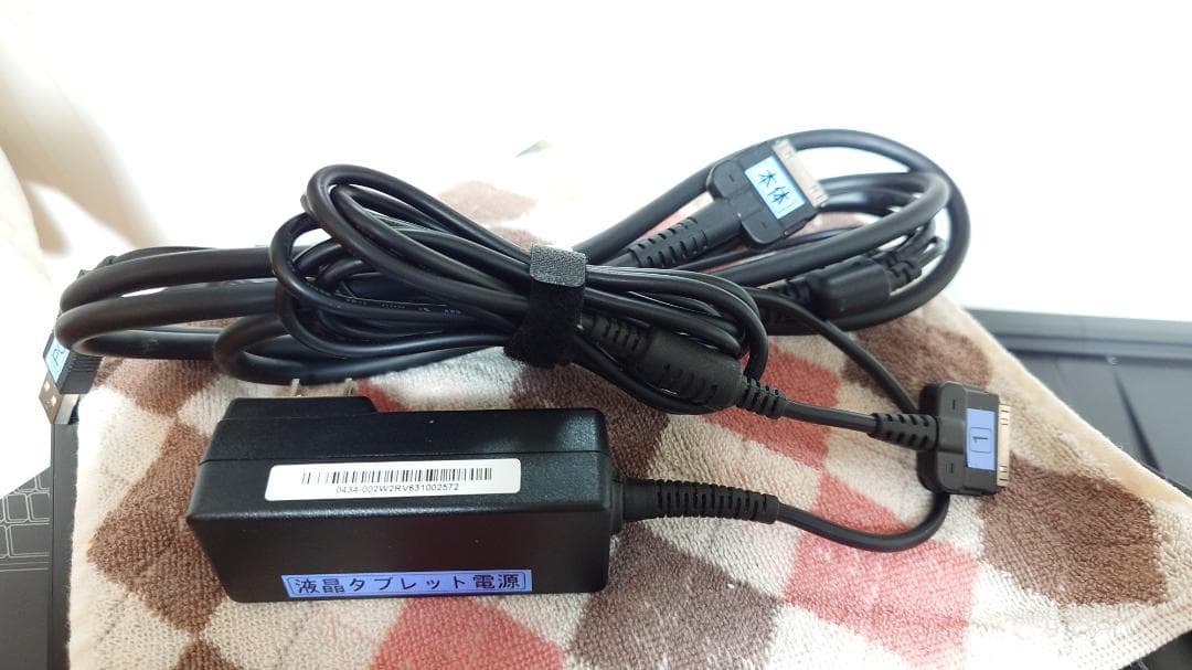 ワコム 液晶ペンタブレット 13.3フルHD液晶 DTH-1300/K0