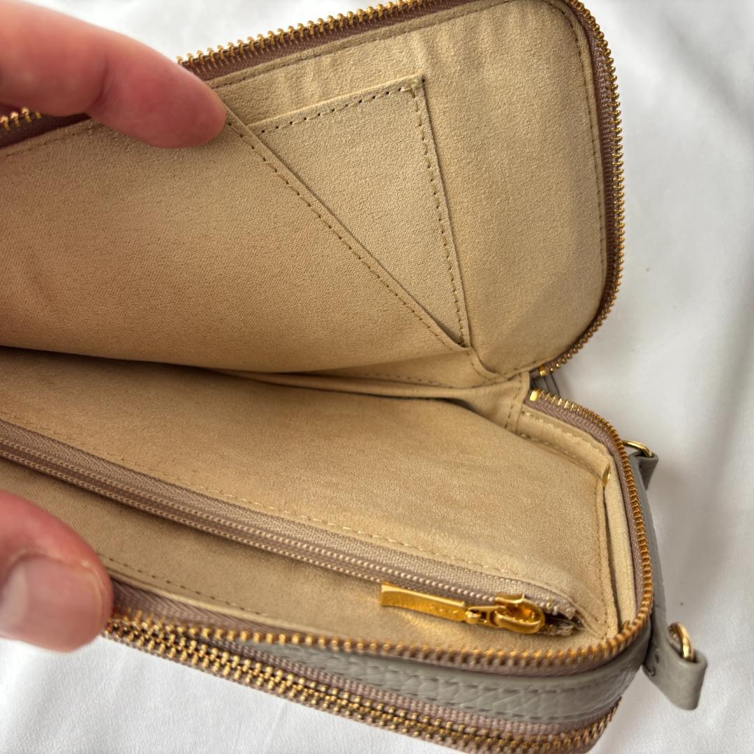 美品 アタオ アミュレット・ケリー 牛革 スマホショルダー エレガント