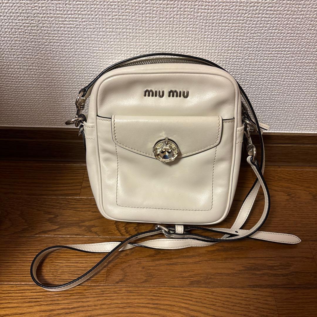 miumiu ミュウミュウ　ミニバッグ　ショルダーバッグ　白