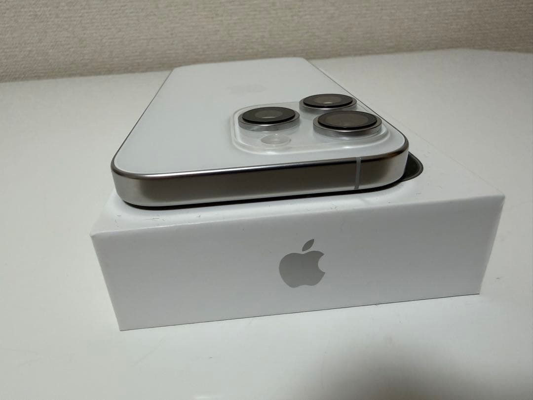 Apple iPhone 16 Pro 128GB ホワイトチタニウム