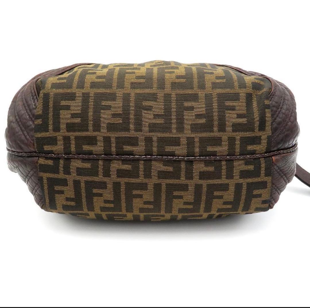 美品★FENDI★スパイバッグ★ズッカ柄ナッパレザー