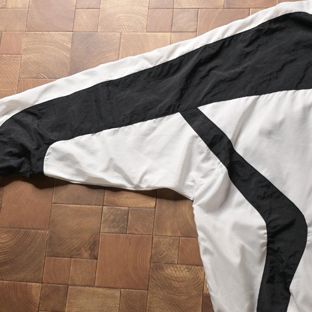 B*様 90s　ナイキ　企業ロゴ ナイロンジャケット　ホワイト　ブラック　白黒