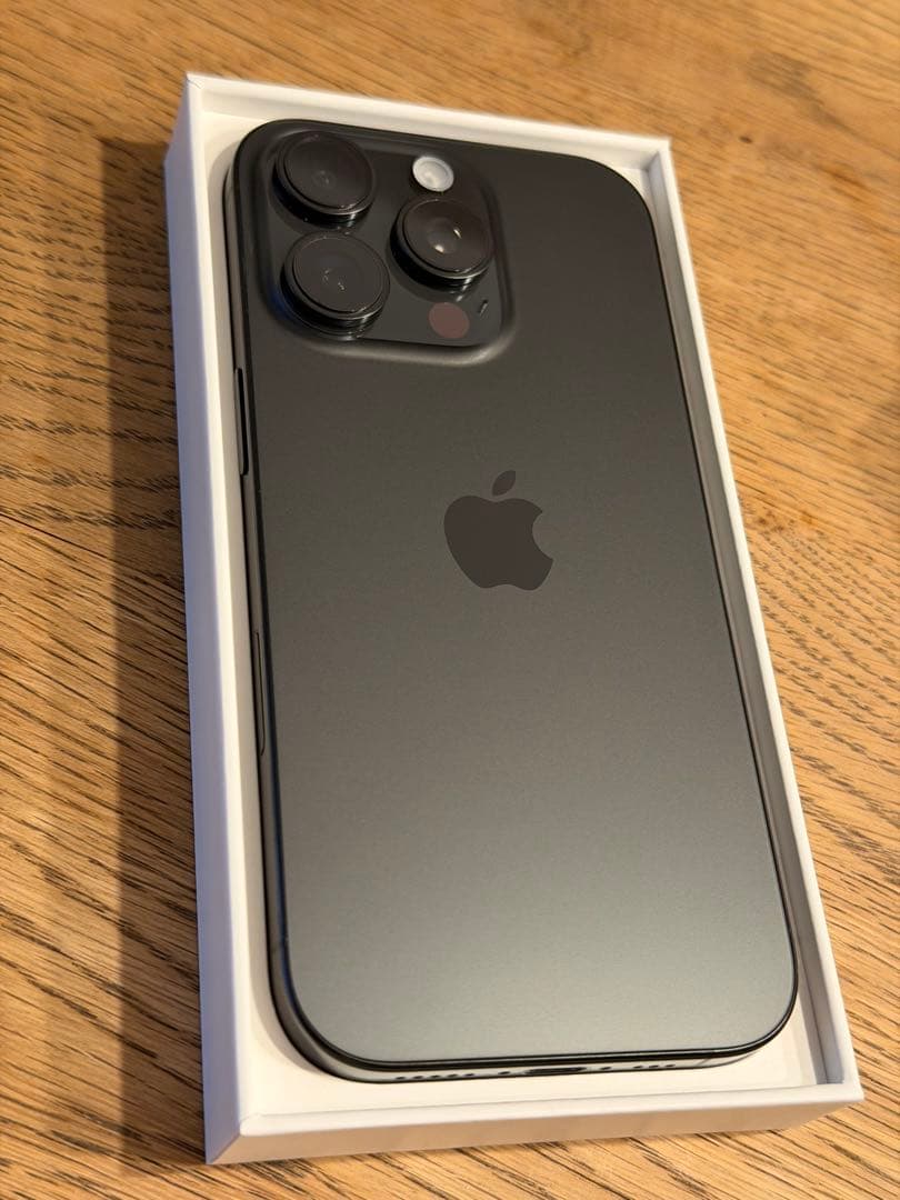 iPhone 16 Pro 256GBブラックチタニウム