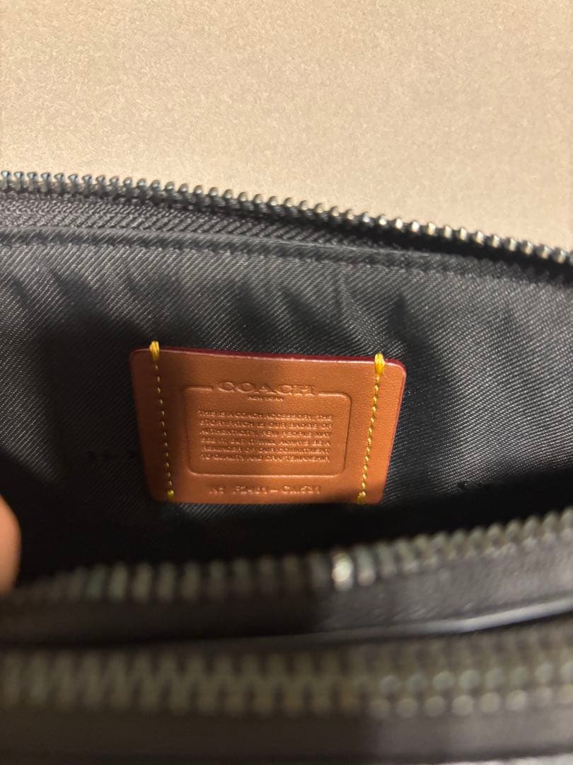 キラ クロスボディ・ピロー キルティング ブラック