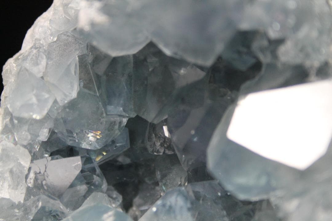 ◎大き目！◎セレスタイト｟虹あり｠約650ｇマダガスカル産 原石 天然石