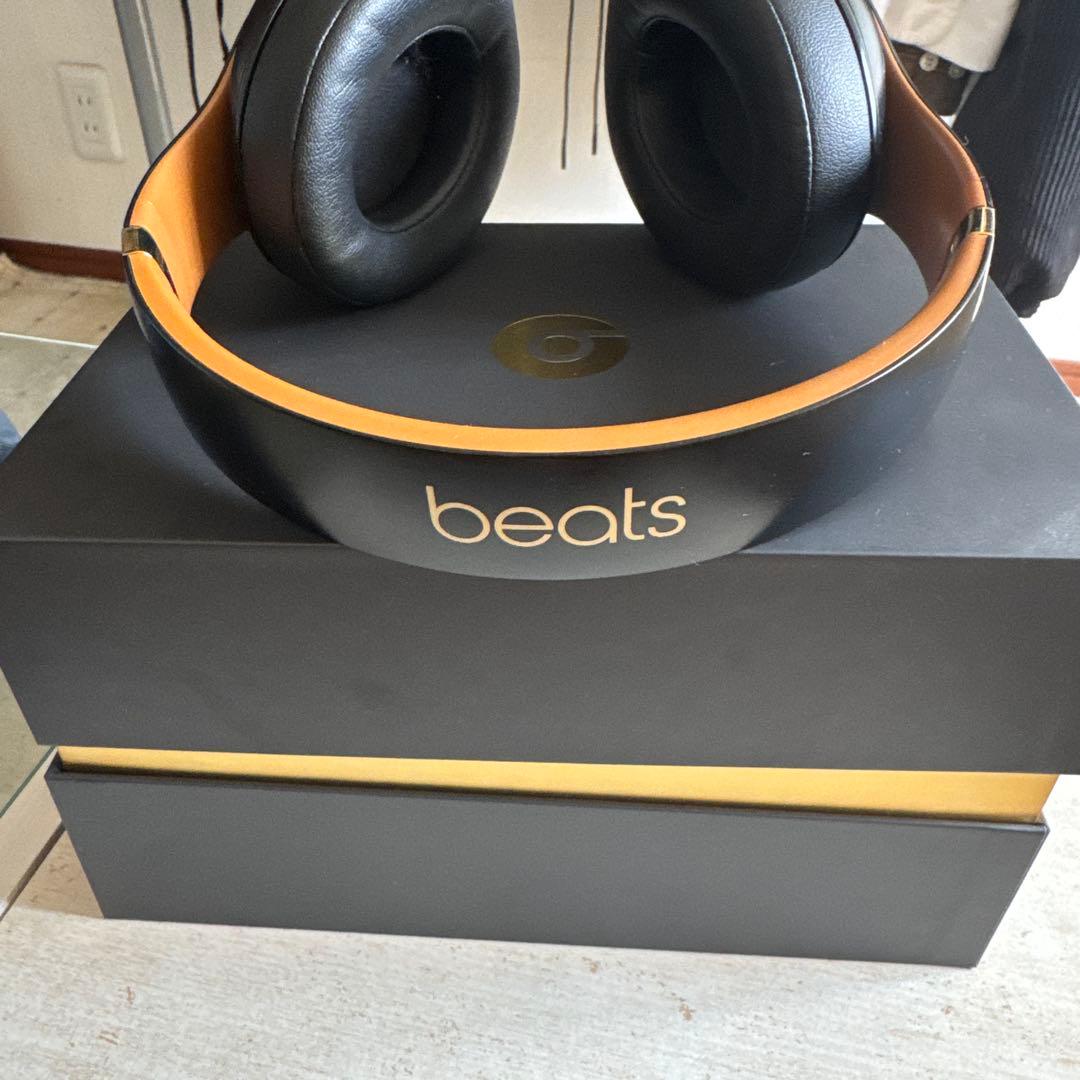 beats ワイヤレスヘッドホン ブラック/ブラウン