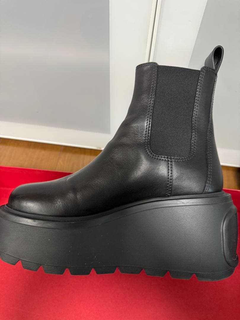 【美品】VALENTINO 23cm ユニークフォーム サイドゴアブーツ 厚底