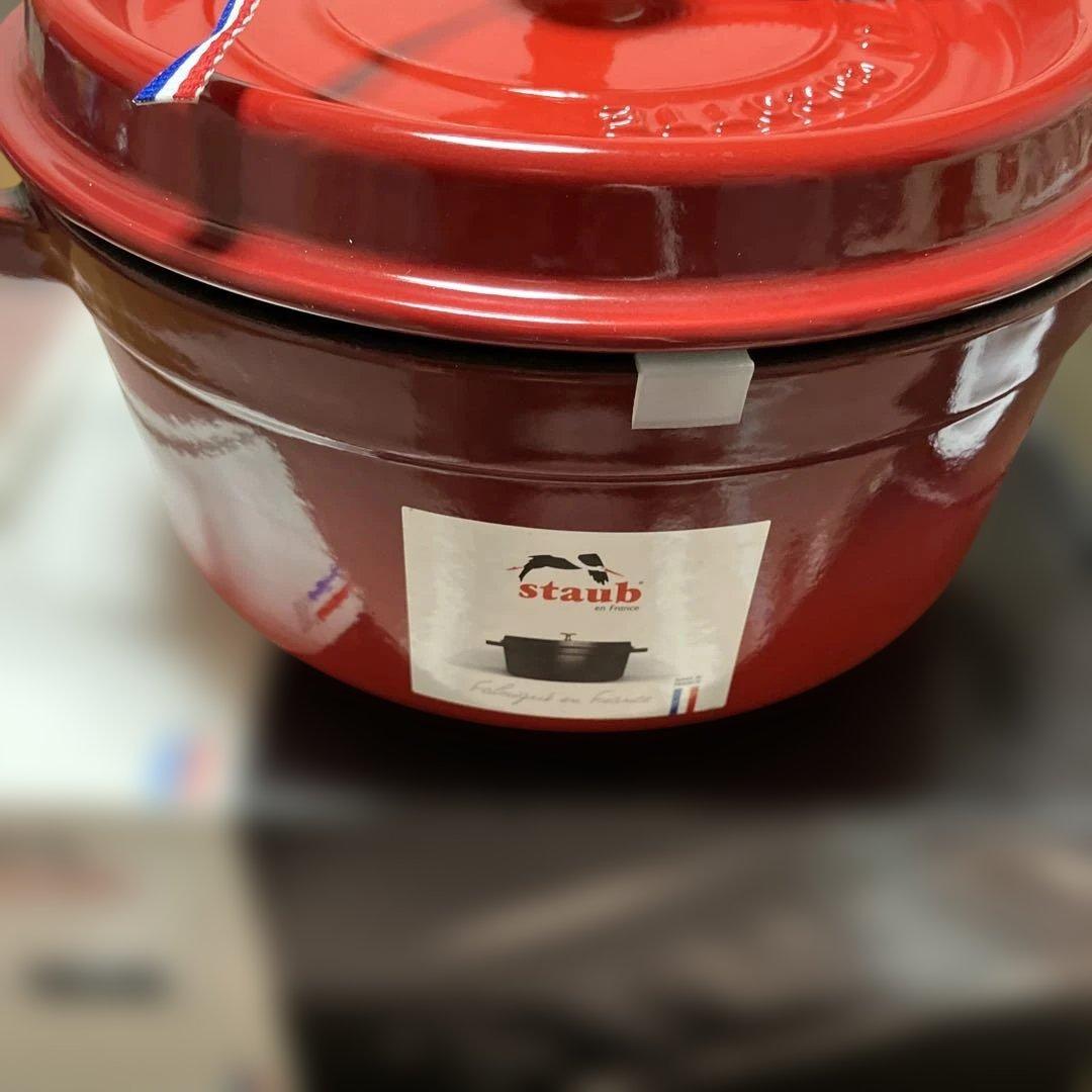 新品未使用　staub 赤い両手鍋 約22cm.2.6Ｌ