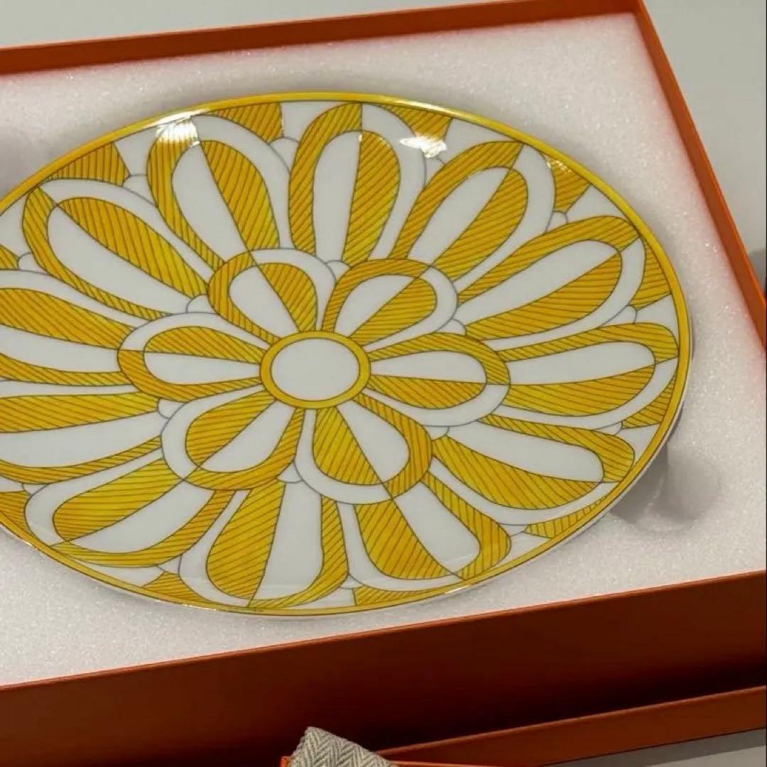 エルメス　ソレイユドゥ　デザートプレート（イエロー・ホワイト）