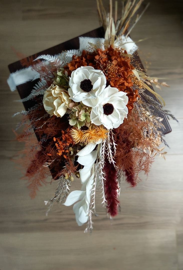 ～sold～ アネモネとテラコッタオレンジのスワッグブーケ プリザーブドフラワー