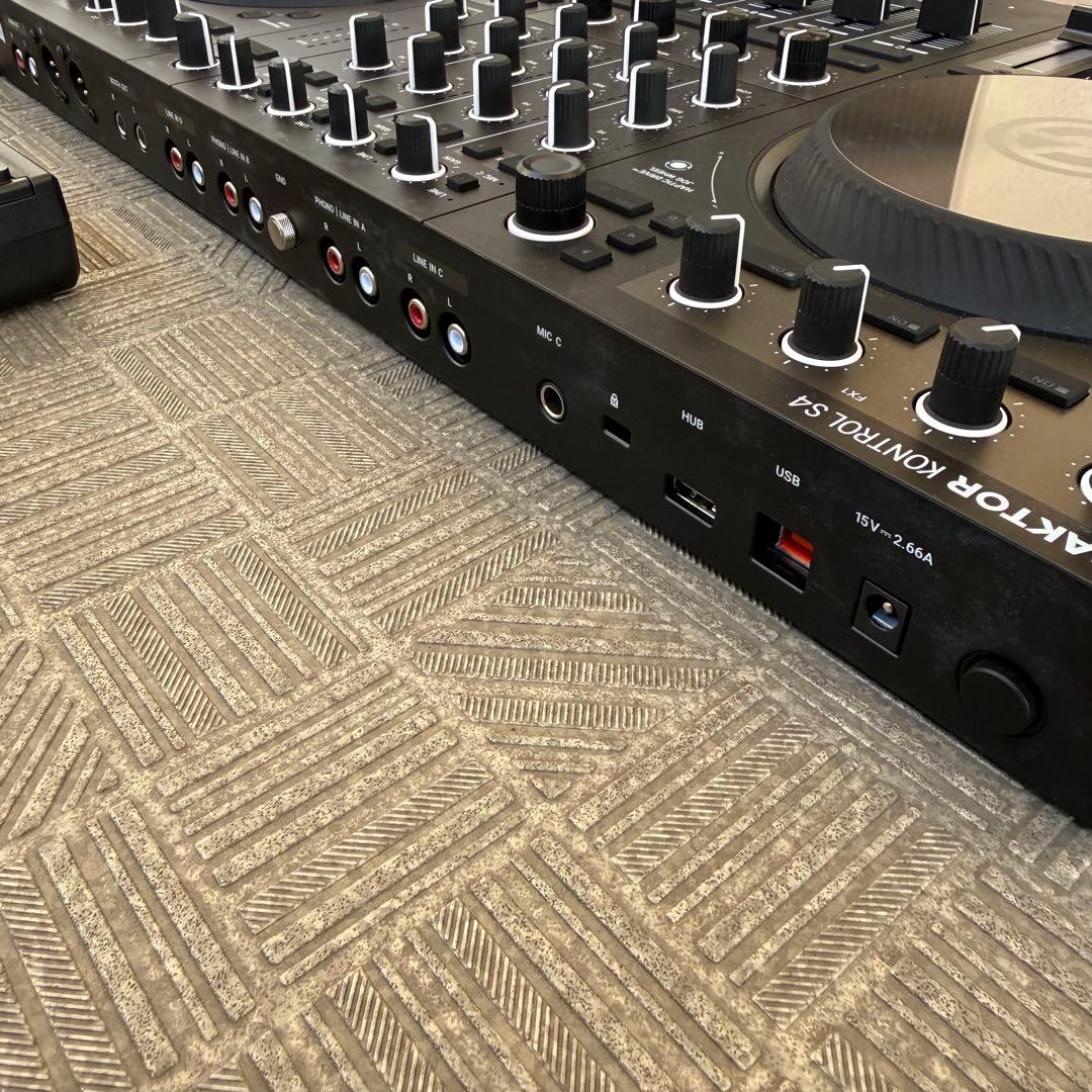 中古美品 Traktor Kontrol S4 MK3 コントローラー