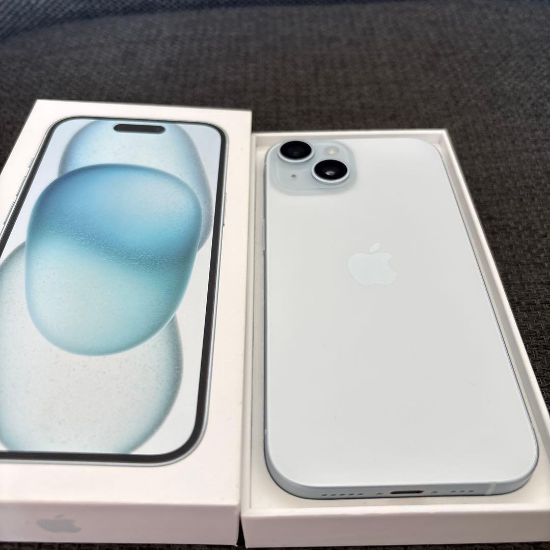 【新品同様】iPhone15 ブルー（ホワイト系）　手帳カバーセット