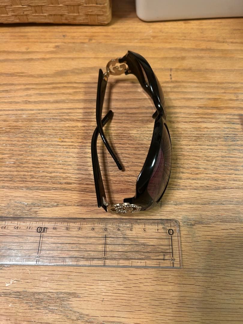 GUCCI ブラックサングラス クリスタル装飾