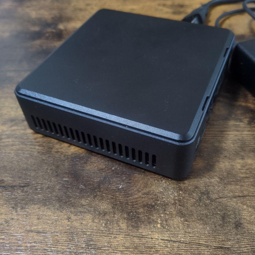 Intel NUC ミニパソコン BLKNUC7I7DNKE
