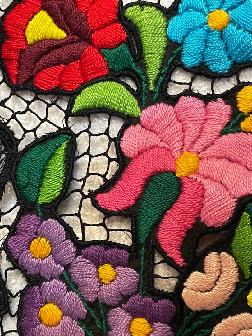 ナミー様用　ハンガリー製　ハンドメイド　カロチャ刺繍　テーブルセンター