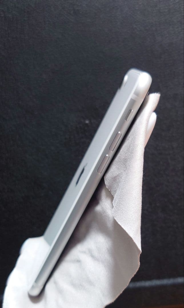 Apple iPhone SE (第2世代) 本体ホワイト