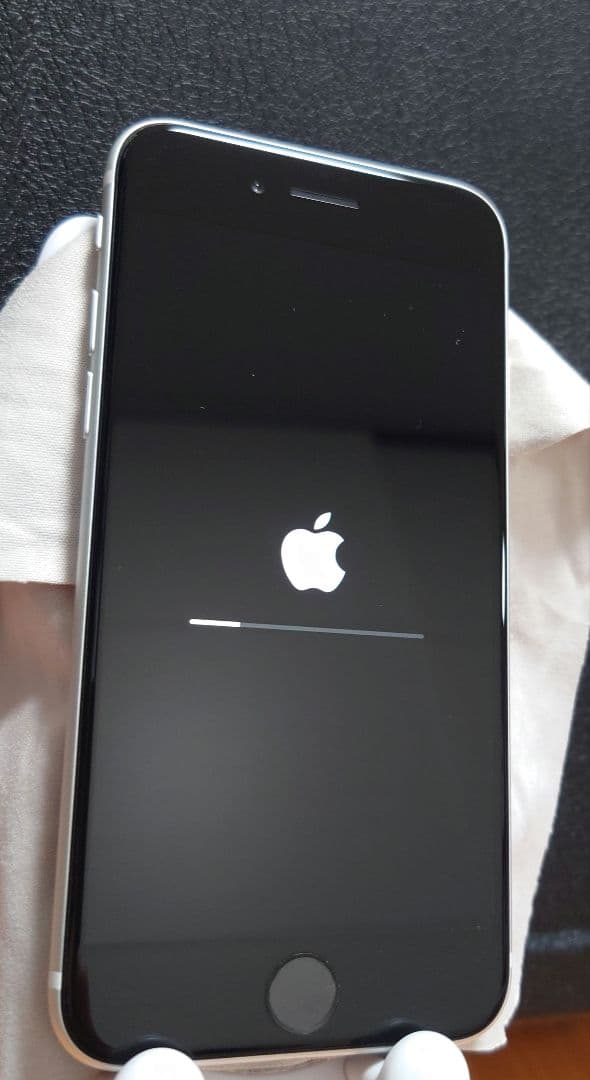 Apple iPhone SE (第2世代) 本体ホワイト