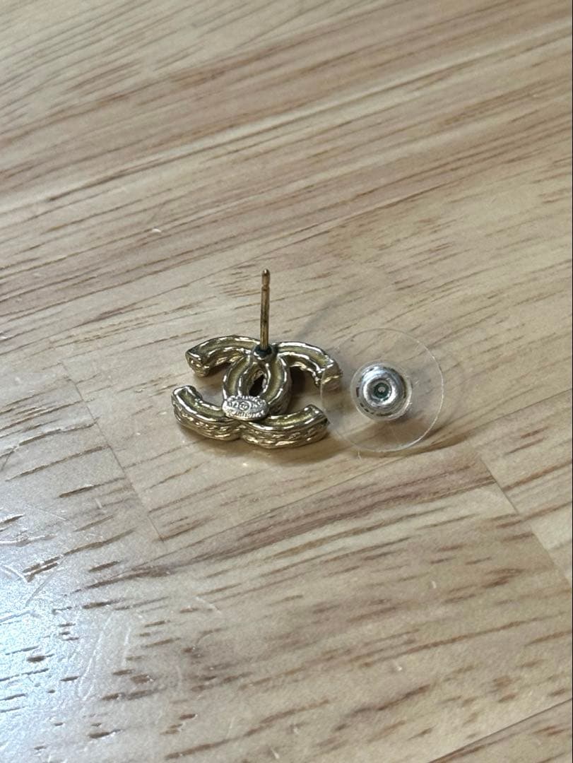 CHANEL ゴールド CCロゴ スタッドピアス
