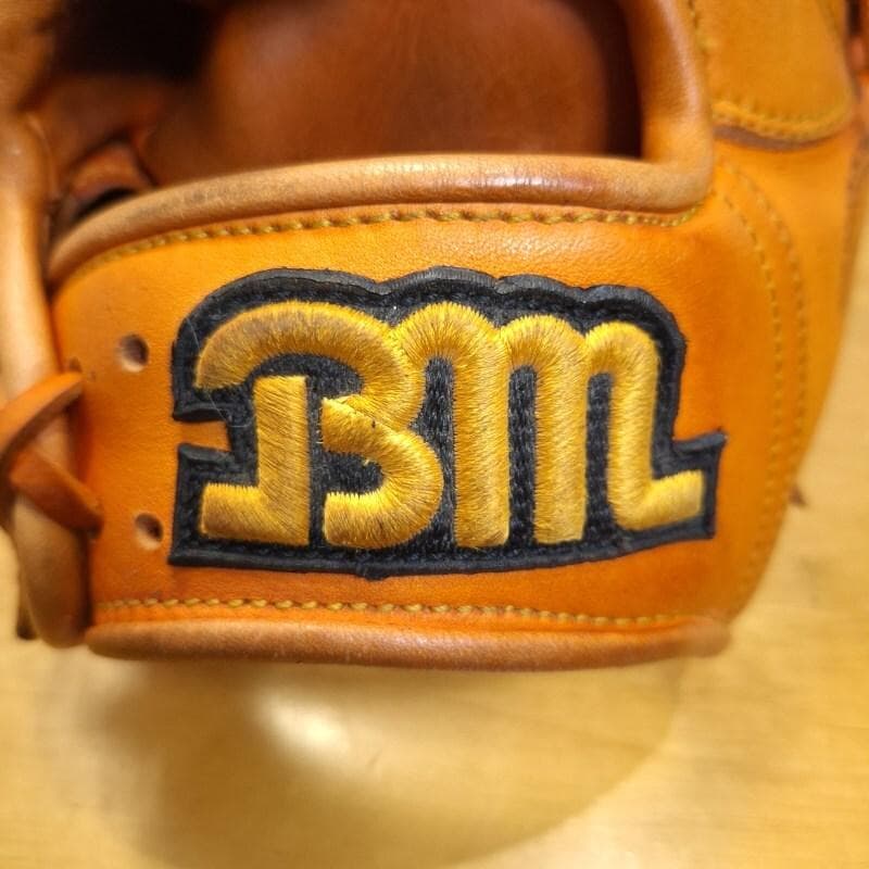 ベースマン 投球モーション刻印ウェブ デラックスプロ 投手用 硬式グローブ