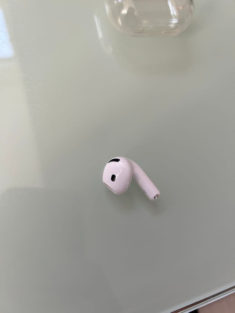 AirPods4ノイズキャンセリング搭載　カバー付き