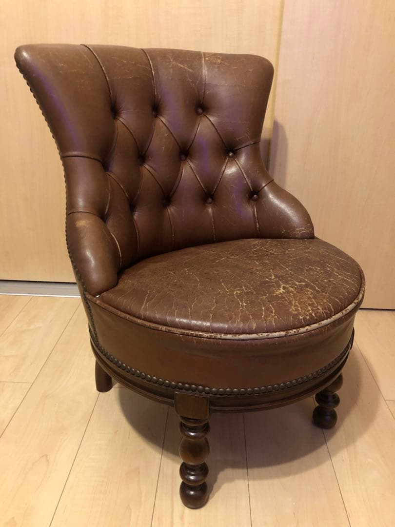 バロッサ　バレンティ　メイトチェア　ソファ　革　アンティーク　レトロ　家具　鋲打