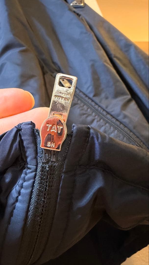 PRADA ナイロンジャケット 中綿 ネイビー三角ロゴ アウター ブルゾン