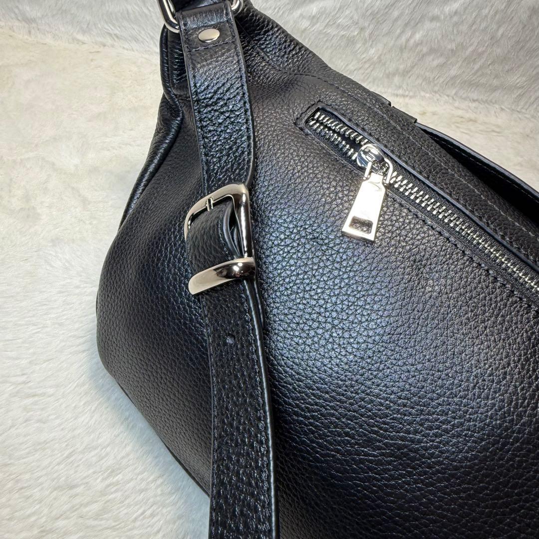 極美品 nouer 牛革ボディバッグ 黒 シボ革