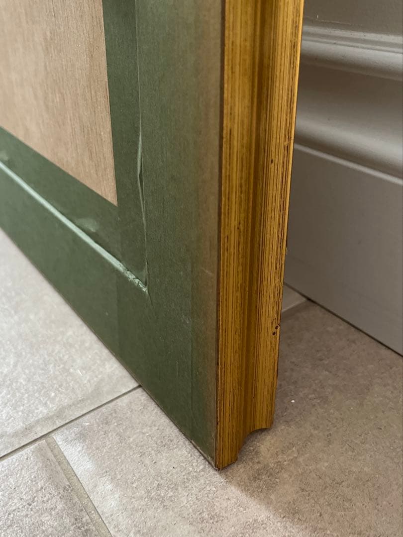 エレガントな額絵　「ウィンドウディスプレイ（窓とカーテン）」