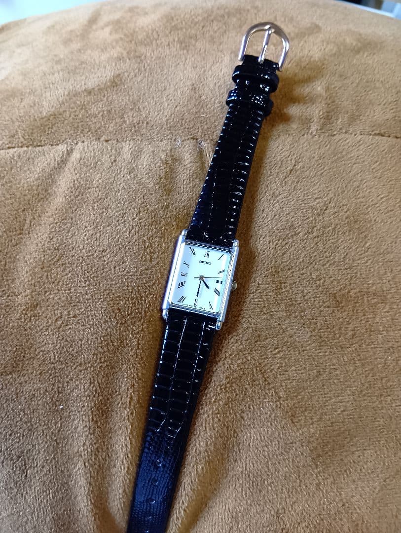 SEIKO レディース 時計 長方形 ホワイト