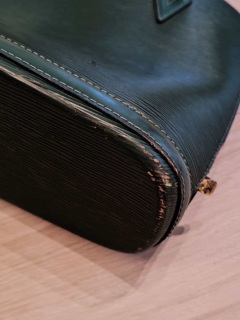 Louis Vuitton エピ グリーンショルダーバッグ