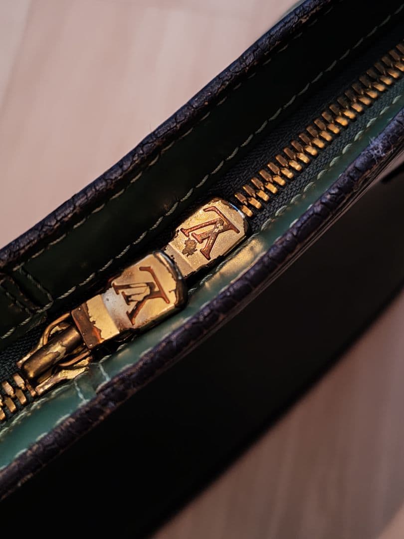 Louis Vuitton エピ グリーンショルダーバッグ