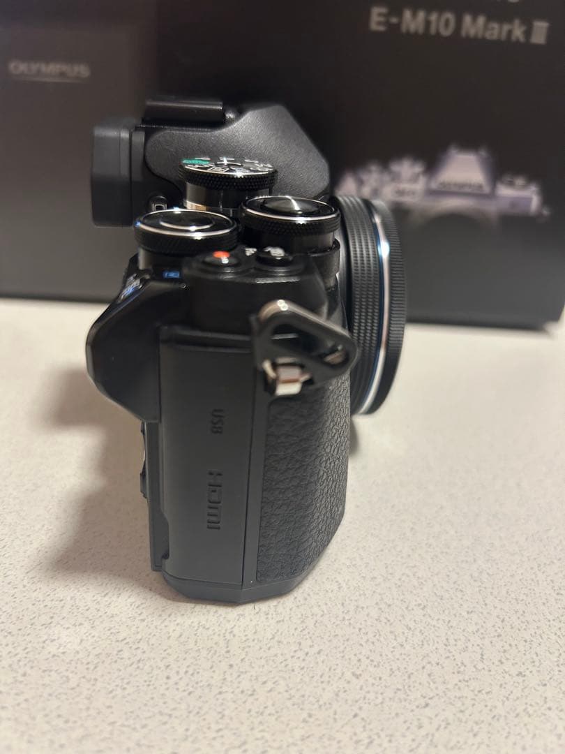 【極美品】OLYMPUSOM-DE-M10 Mark III ダブルズームキット