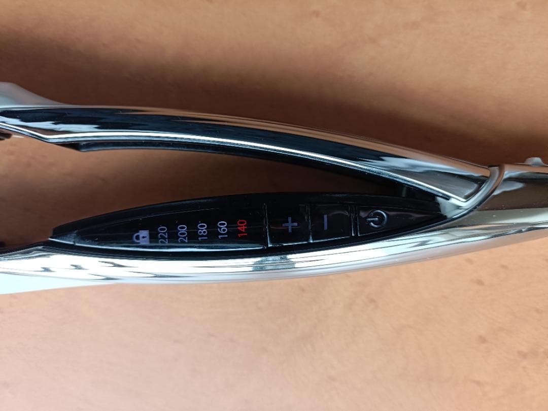 リファビューテック　ストレートアイロン　RE-AC02A