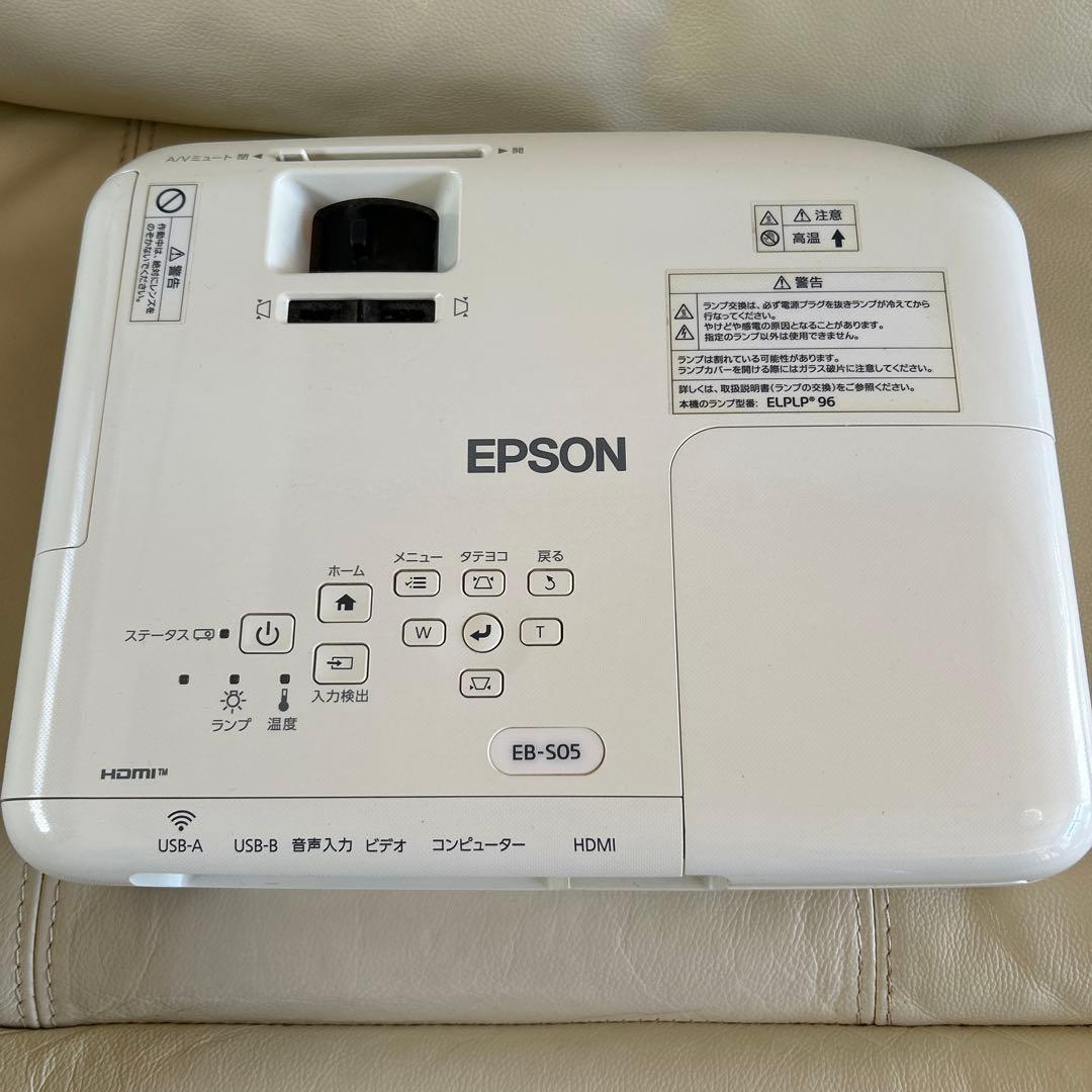 P*d様 EPSON EB-S05 プロジェクター本体とリモコンとおまけ有り